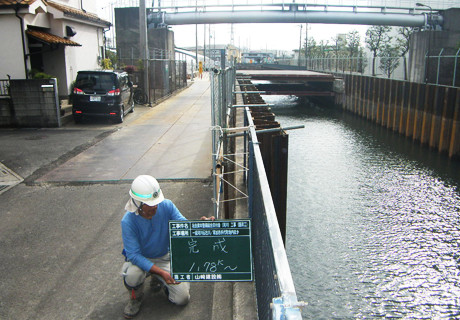 社会資本整備総合交付金(河川)工事(護岸工)