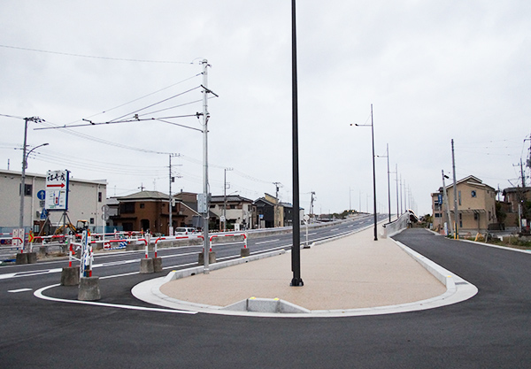 ９０１７街路整備工事（吉川橋取付道路工）