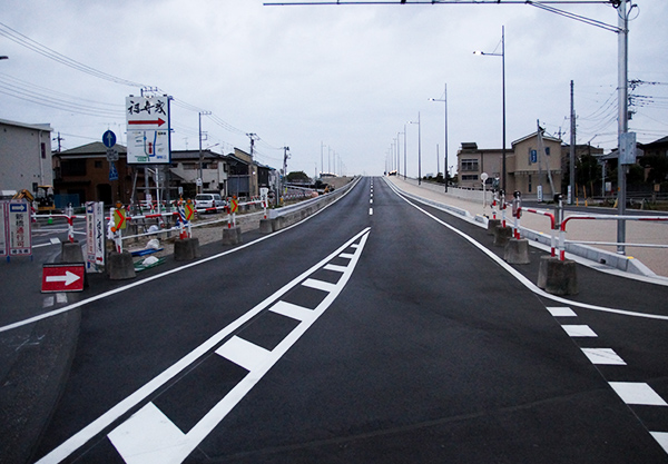 ９０１７街路整備工事（吉川橋取付道路工）